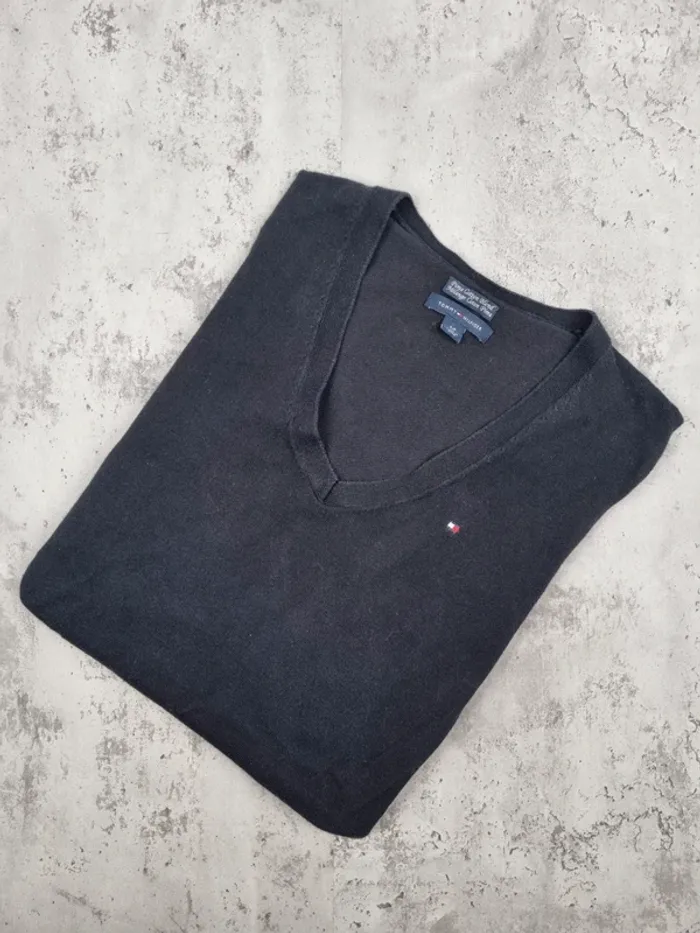 Pull fin col V Tommy Hilfiger noir – Taille S Femmes (mesures en photos)