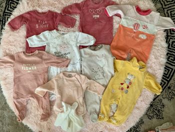Lot pyjamas et bodys bébé fille en 3 mois
