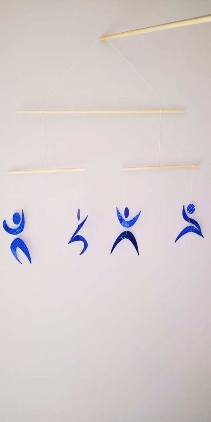 Neuf mobile des danseurs Montessori