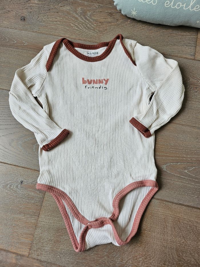 Lot 2 bodies 24 mois - photo numéro 4