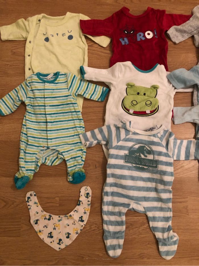 Lot vêtements bébé 1 mois - photo numéro 2