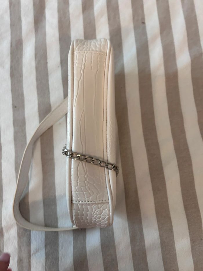 Petit sac blanc avec chaîne porté épaule - photo numéro 7