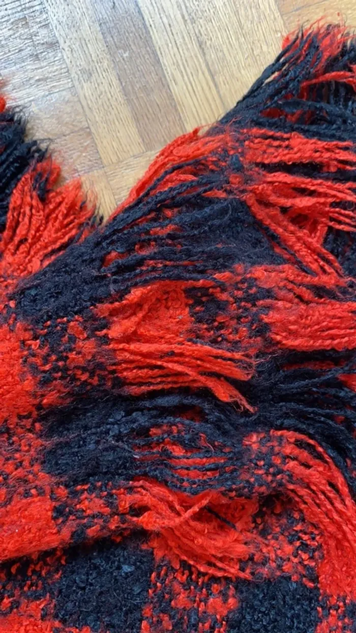 Écharpe à carreaux rouge et noir - photo numéro 3