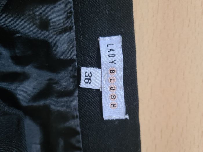 Jupe noire / Taille 36 - photo numéro 3