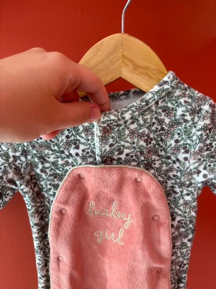 Pyjama rose et fleuri vertbaudet taille 1 mois - photo numéro 3