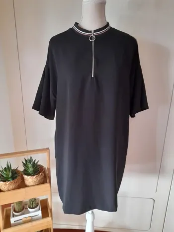 Vestido con cremalleras