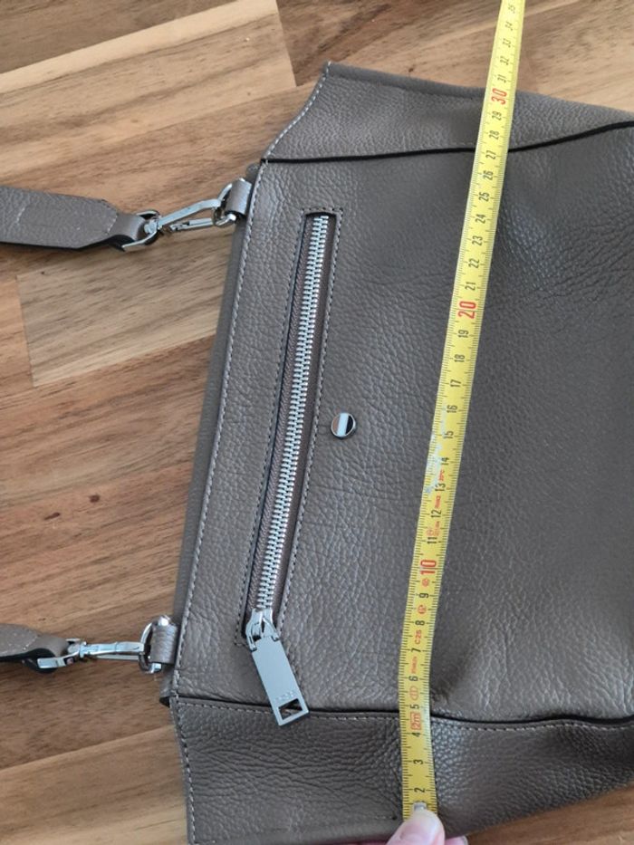 Sac bandoulière Boss en cuir en parfait état - photo numéro 7