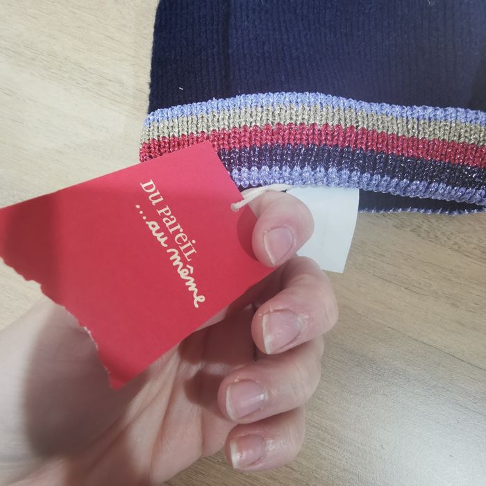 Bonnet fille neuf avec etiquette 3/5 ans Dpam bleu marine et pailleté sur le bas - photo numéro 3