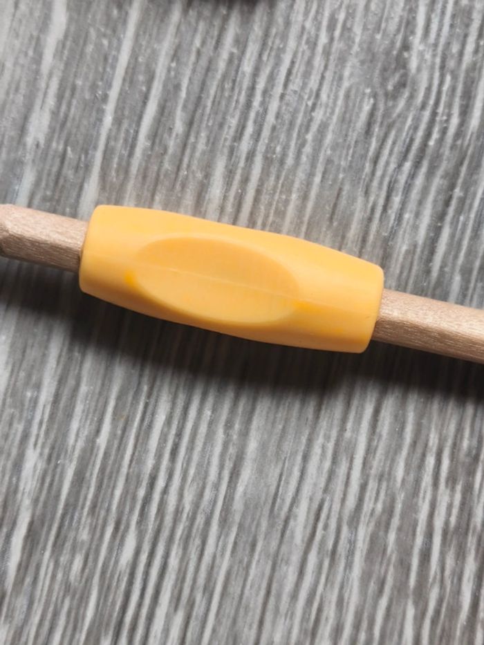 Correcteur de posture d'écriture en silicone souple - photo numéro 3