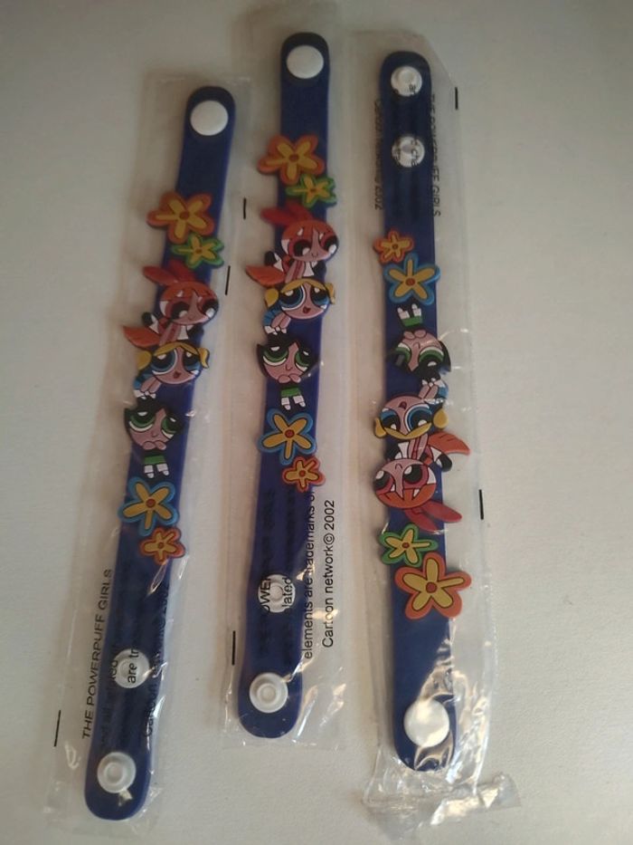 Lot De trois bracelets the powerpuff girls

1,5€