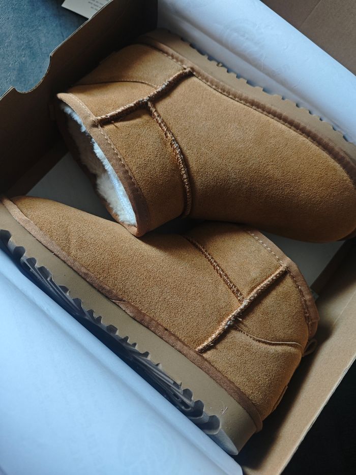 Ugg neuve - photo numéro 1