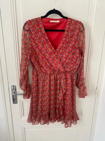 Robe à motifs rouges