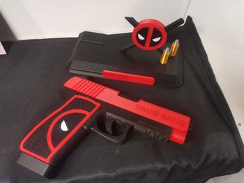 Désert Eagles de Deadpool 