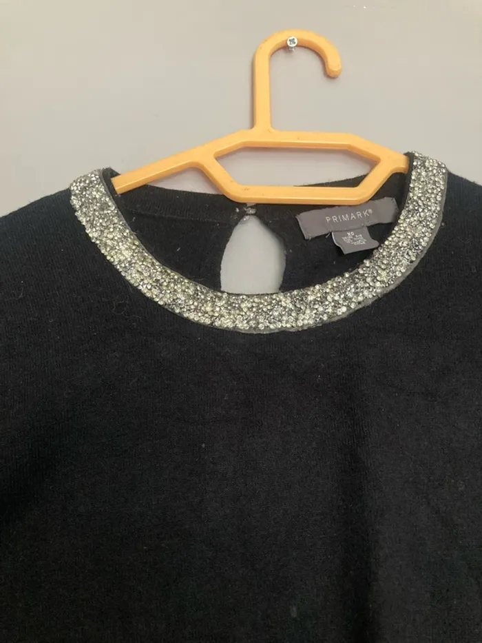 Pull fin Primark, taille XS, noir, col rond avec strass - photo numéro 2