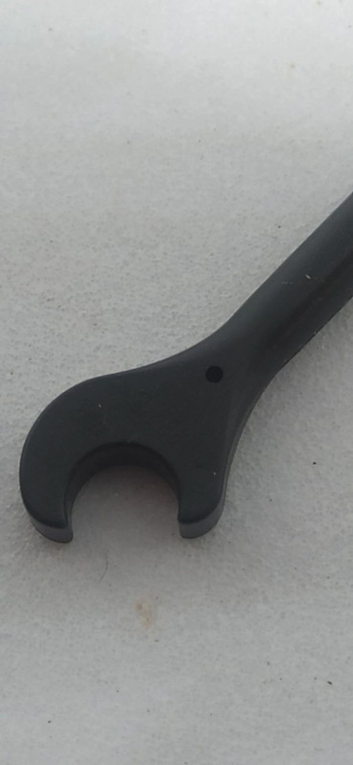 Homme cotte rouge avec clé lego - photo numéro 4