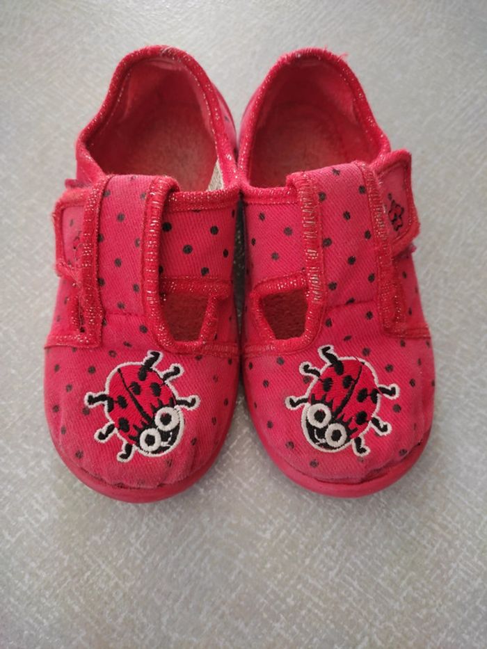 Chaussons coccinelle à scratch P.26