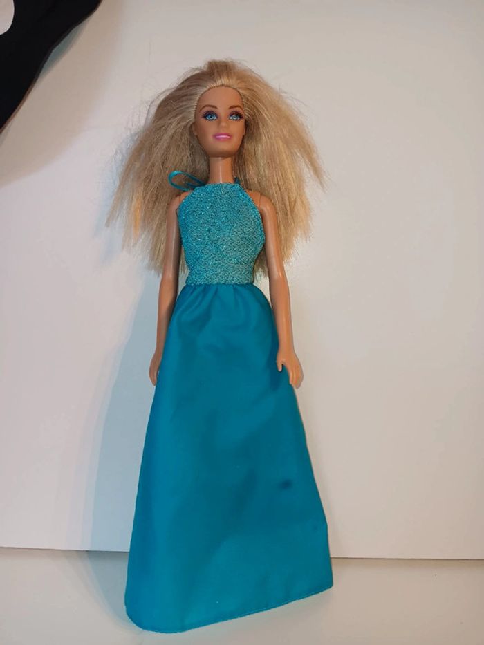 Poupée mattel barbie bal du prince (Année du moule corp 2010 tête 1998)