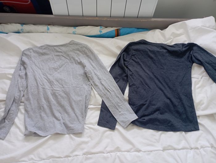 Lot 2 tee shirt manches longues dont 1 avec des beabs réversibles marques diverses 10 ans 8€ neuf - photo numéro 3