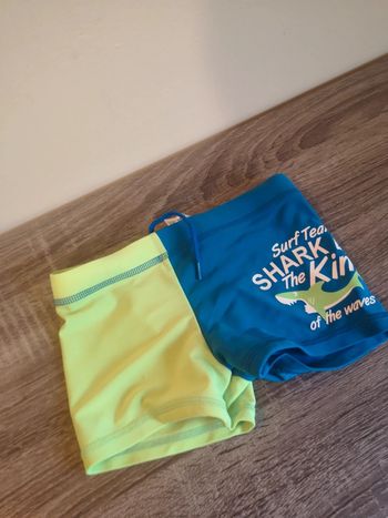 Short de bain en vert et bleu 4 ans