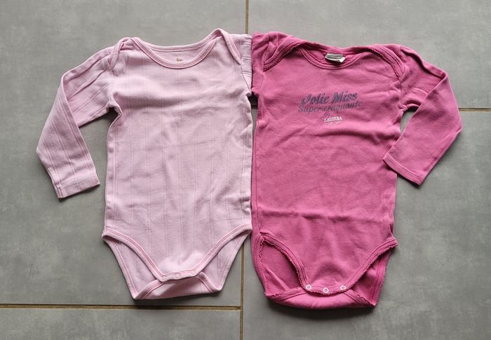 Lot bodys ML 24 mois