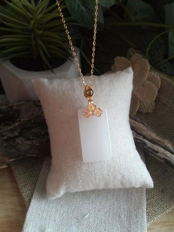 Collier pendentif pierres de jade et tourmaline verte