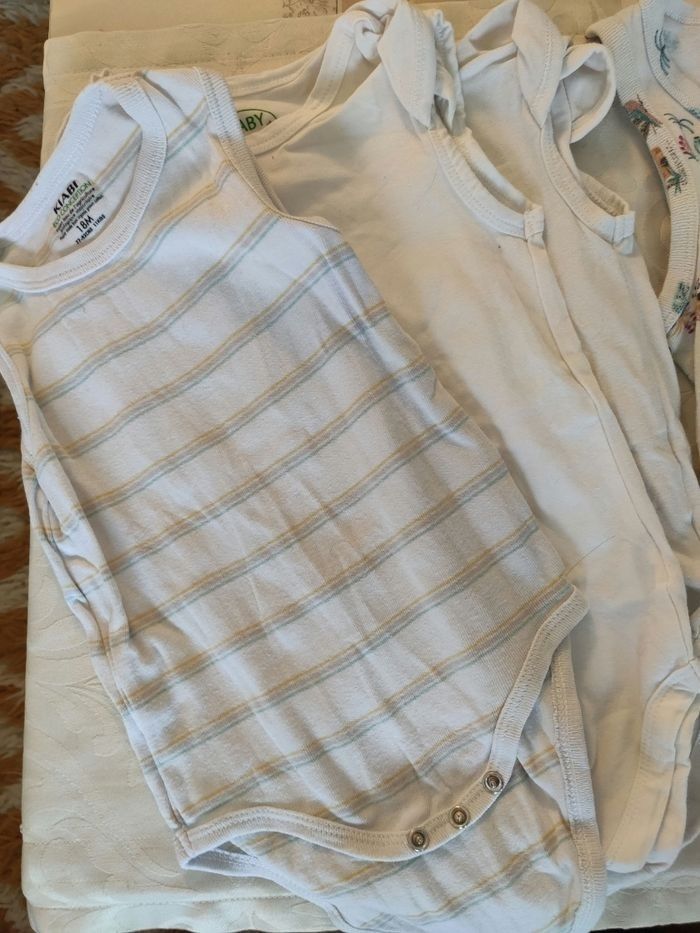 Lot de 12 bodys - 18 mois - bon état - photo numéro 4