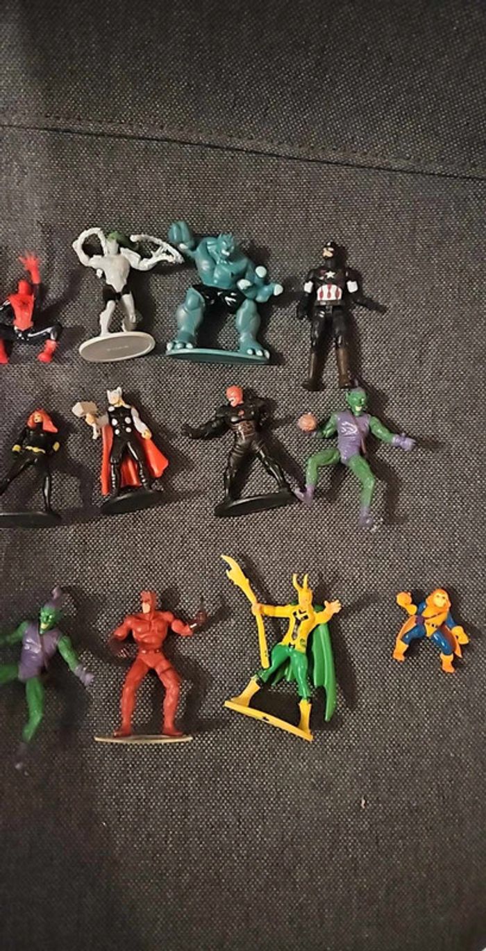 Lot de 18 figurines marvel - photo numéro 2