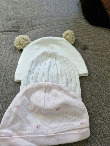 Lot de état bonnets