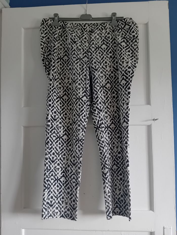 Pantalon imprimé noir et blanc
