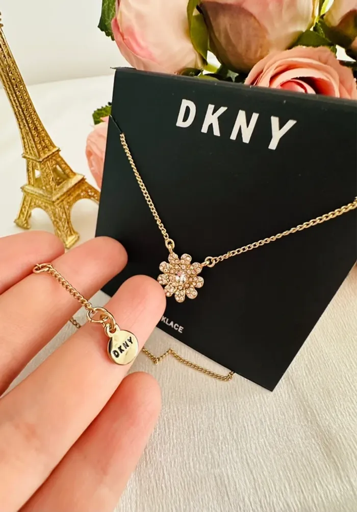 🌸 Collier fleur DKNY doré – Authentique & raffiné 🌸 - photo numéro 9