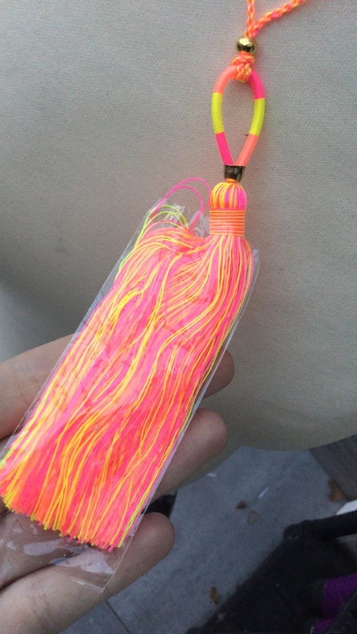 Collier amadoria fluo super effe taille ajustable pompons - photo numéro 6
