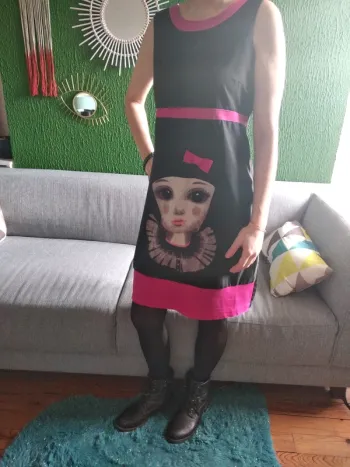 Robe noir et fushia