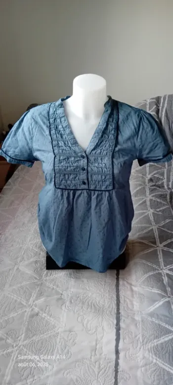 Blouse manches courtes col V avec boutons et broderies bleu femme 36 h&m
