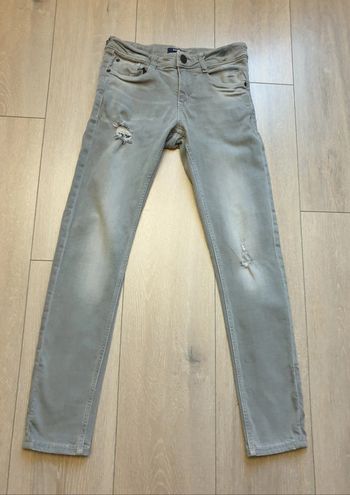 Jeans mode gris. Garçon 12 ans. Marque Kiabi