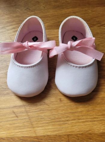 Chaussures roses bébé
