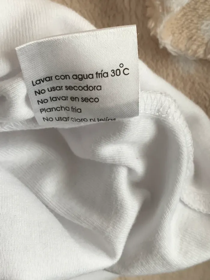 Tee-shirt blanc à brillant L😺 - photo numéro 16