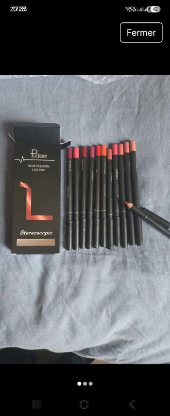 Boite crayons a levres 