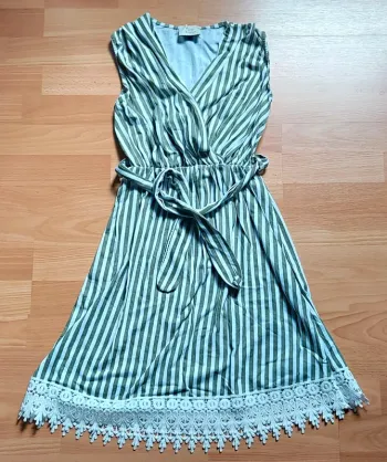 Robe lignée sans manches