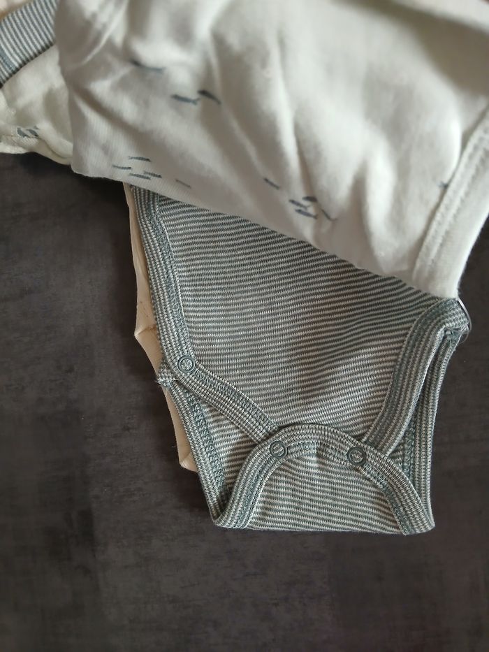 lot 3 bodies garcon manches courtes kiabi 50 cm 0 mois - photo numéro 2