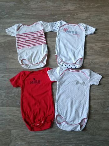 Lot 4 bodies 18 mois