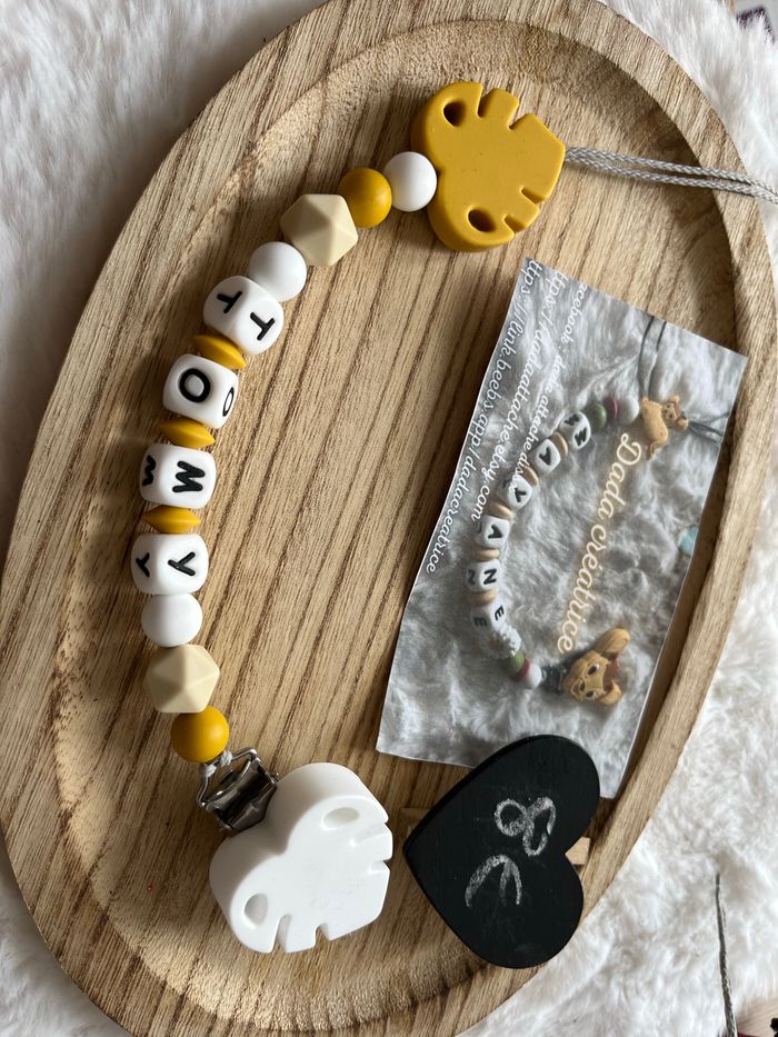 Attache tétine personnalisé feuille 🍁