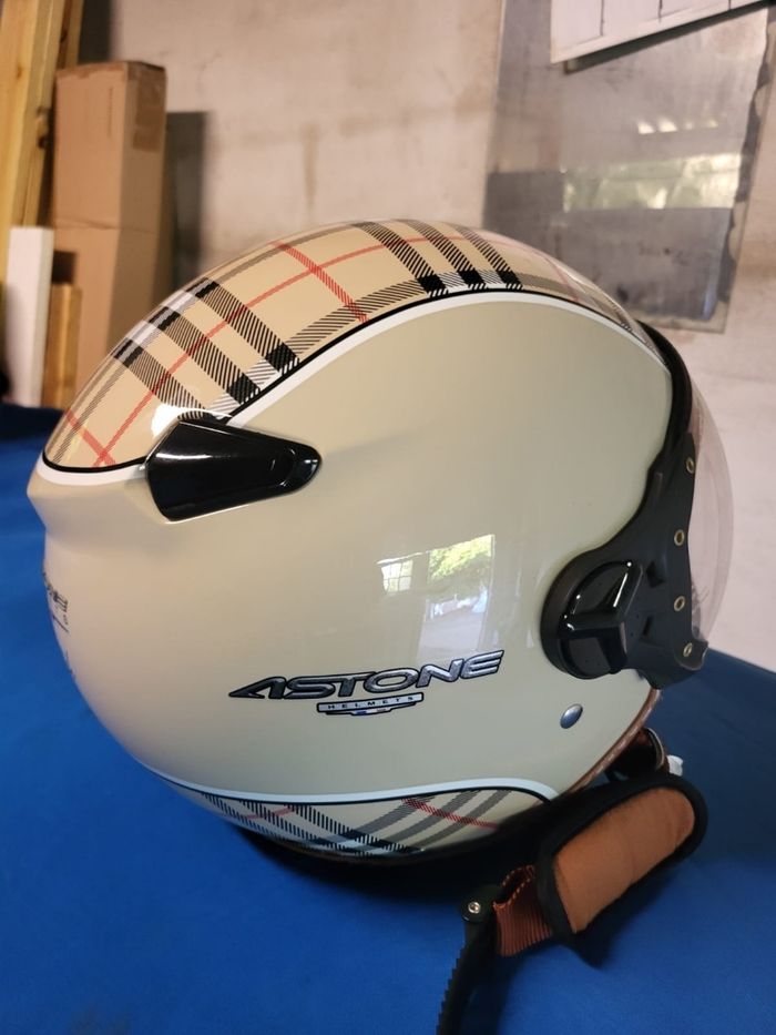 Casque moto comme neuf taille M - photo numéro 2