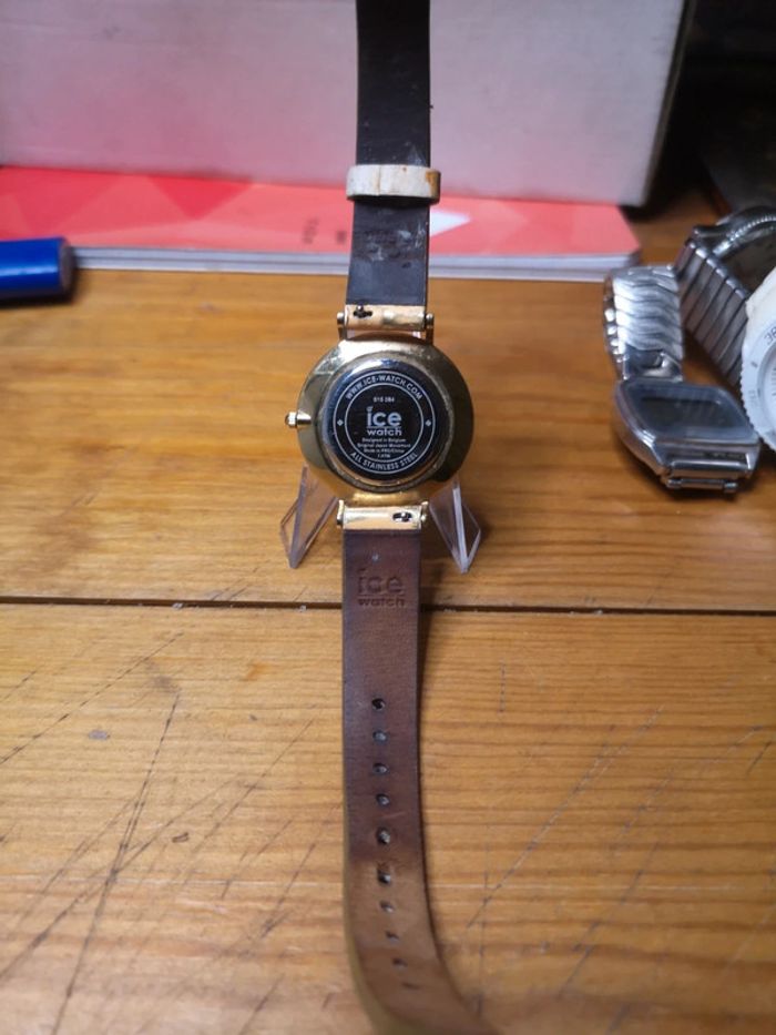 Montre ice watch dorée pour femme - photo numéro 3