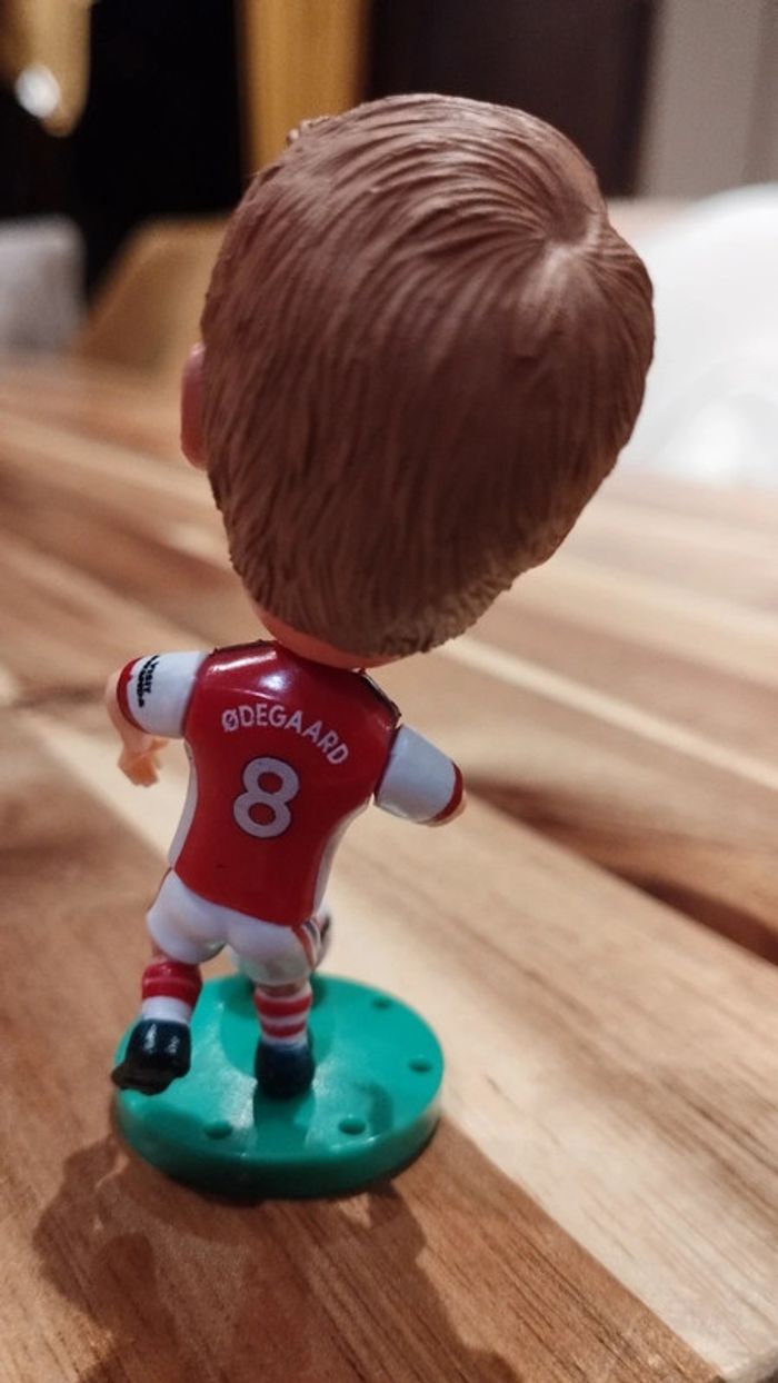 Petite figurine football neuve Martin odegaard arsenal fc - photo numéro 2