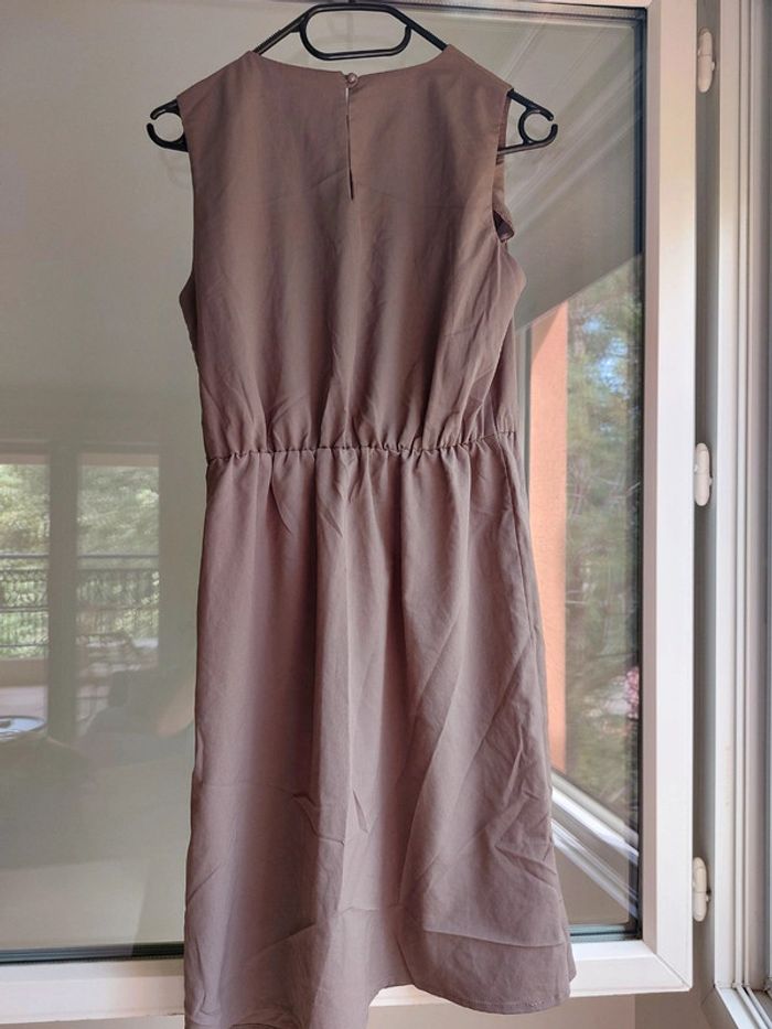 Robe grise à volants - photo numéro 3