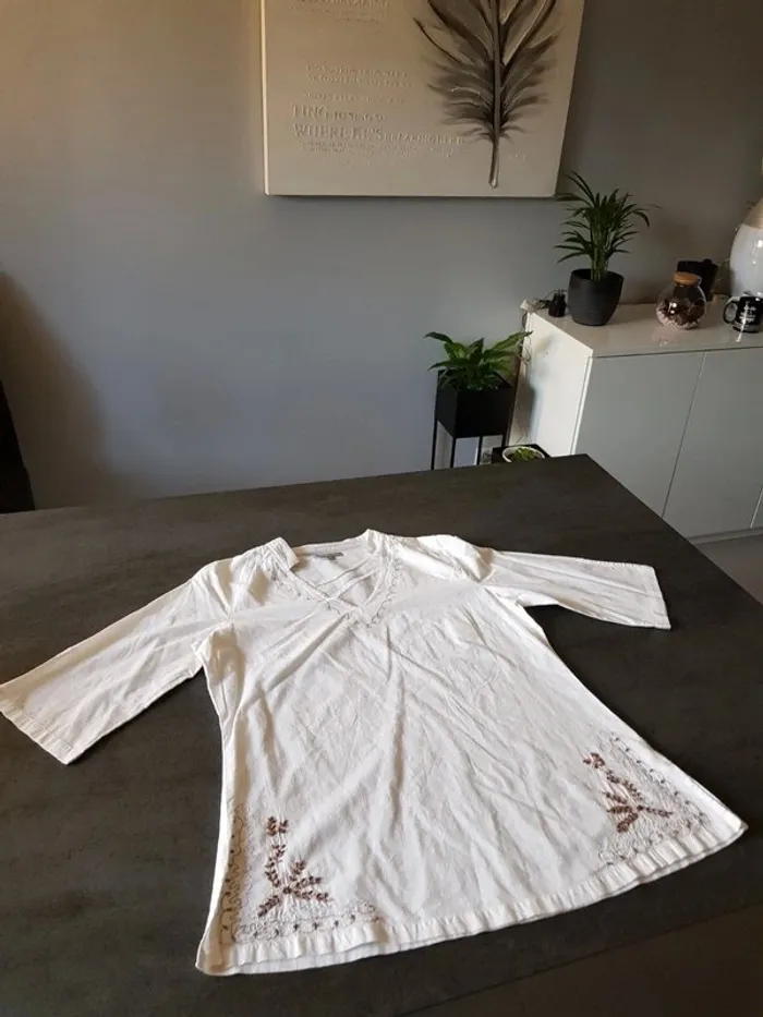 Chemise blanche brodée 44 - photo numéro 4