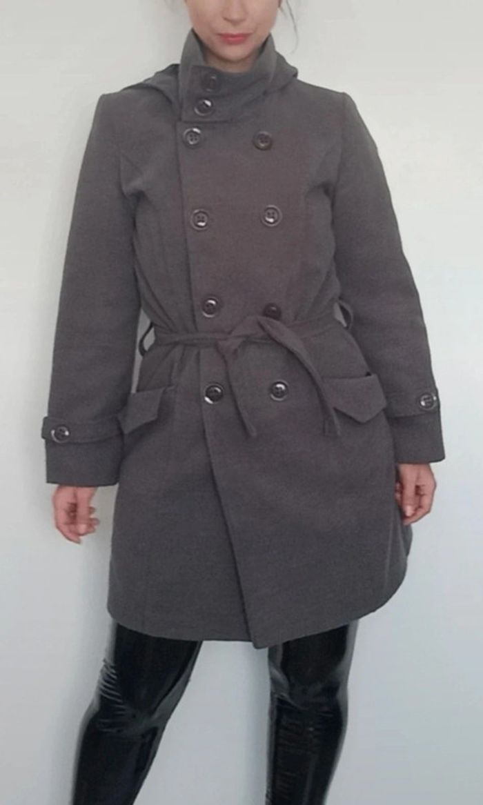 Manteau trois quart gris chic ceinture et col montant - photo numéro 11