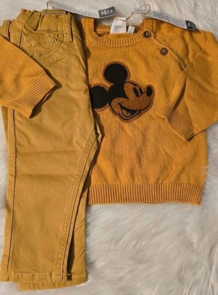 Neufs (non portés)🏷😍🥰 superbe ensemble :  pull et jeans slim 18 mois garçon 🥰😍🏷