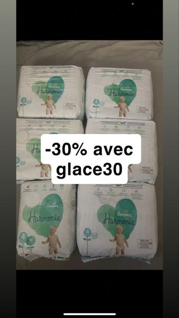 Six paquets de couches Pampers taille 4