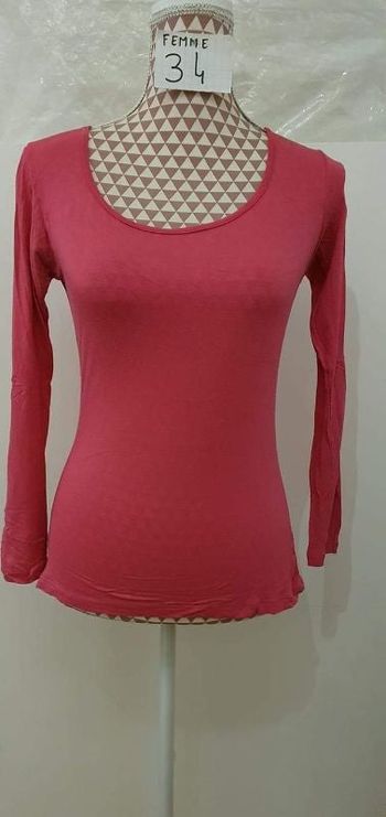 Tee-shirt, rose,en polyester, en bon état, sans étiquette 🏷 = 2€